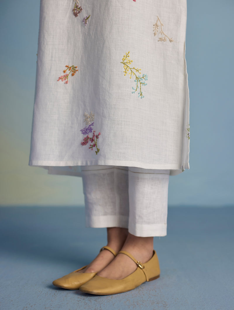 Emra Hand-Embroidered Linen Kurta - White