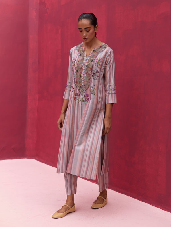 Saana Hand-Embroidered Silk Kurta - Lavender